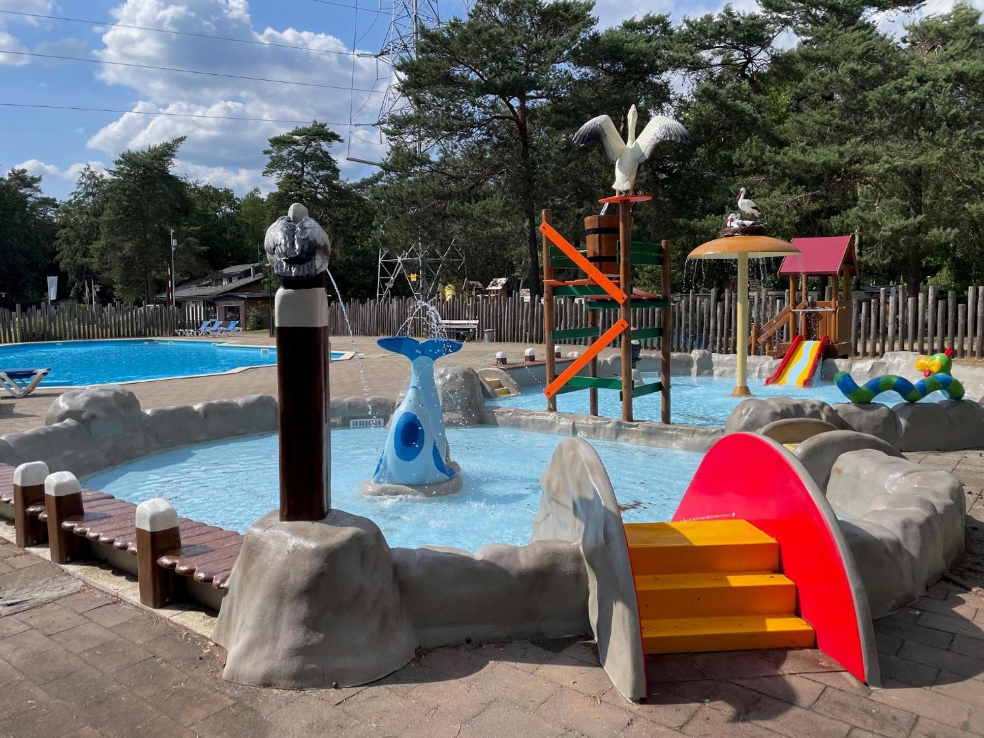 Vakantiepark Hertenhorst Беекберген Екстериор снимка